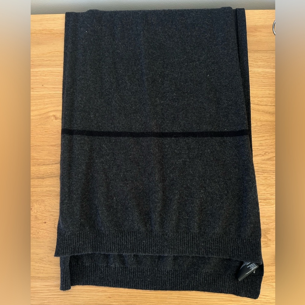 Club Monaco Gray Cashmere Scarf
